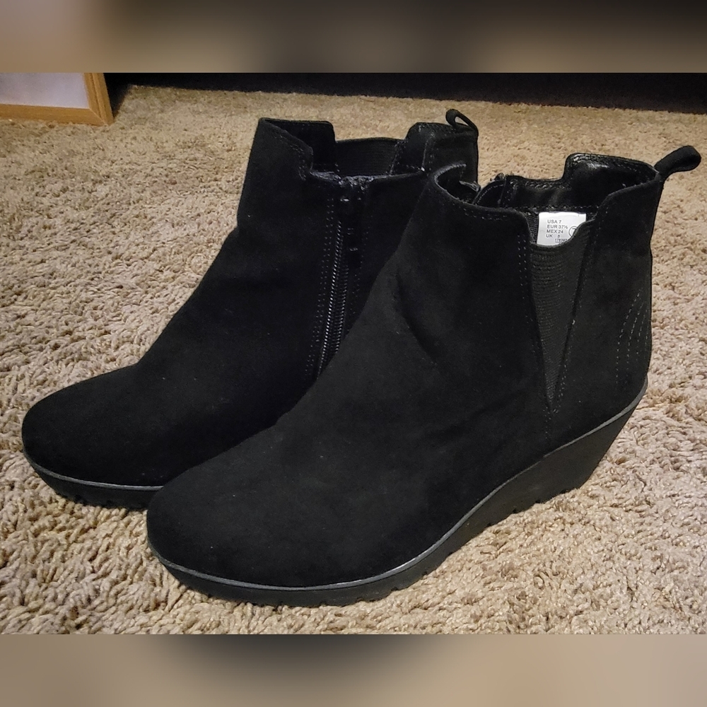 dexflex comfort Black Suede Wedge Ankle Booties